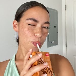 Meet your Posher, Elesha